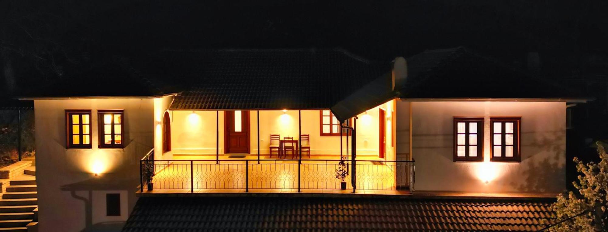 Emblematic House 4 *